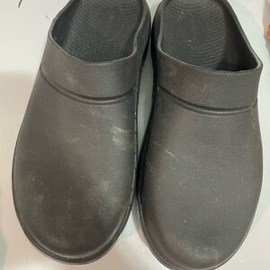 OOFOS Men's Black Slip-On Loafers